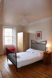 Castle Apartments Единбург Екстериор снимка